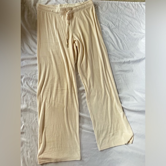 Pastel Parchment (Cream) Juicy Couture Bling Velour Tank and Bling Velour Pants - Picture 5 of 7